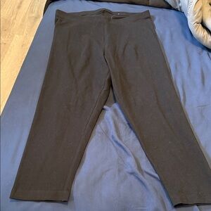Old navy NWT cropped Capri leggings cotton based